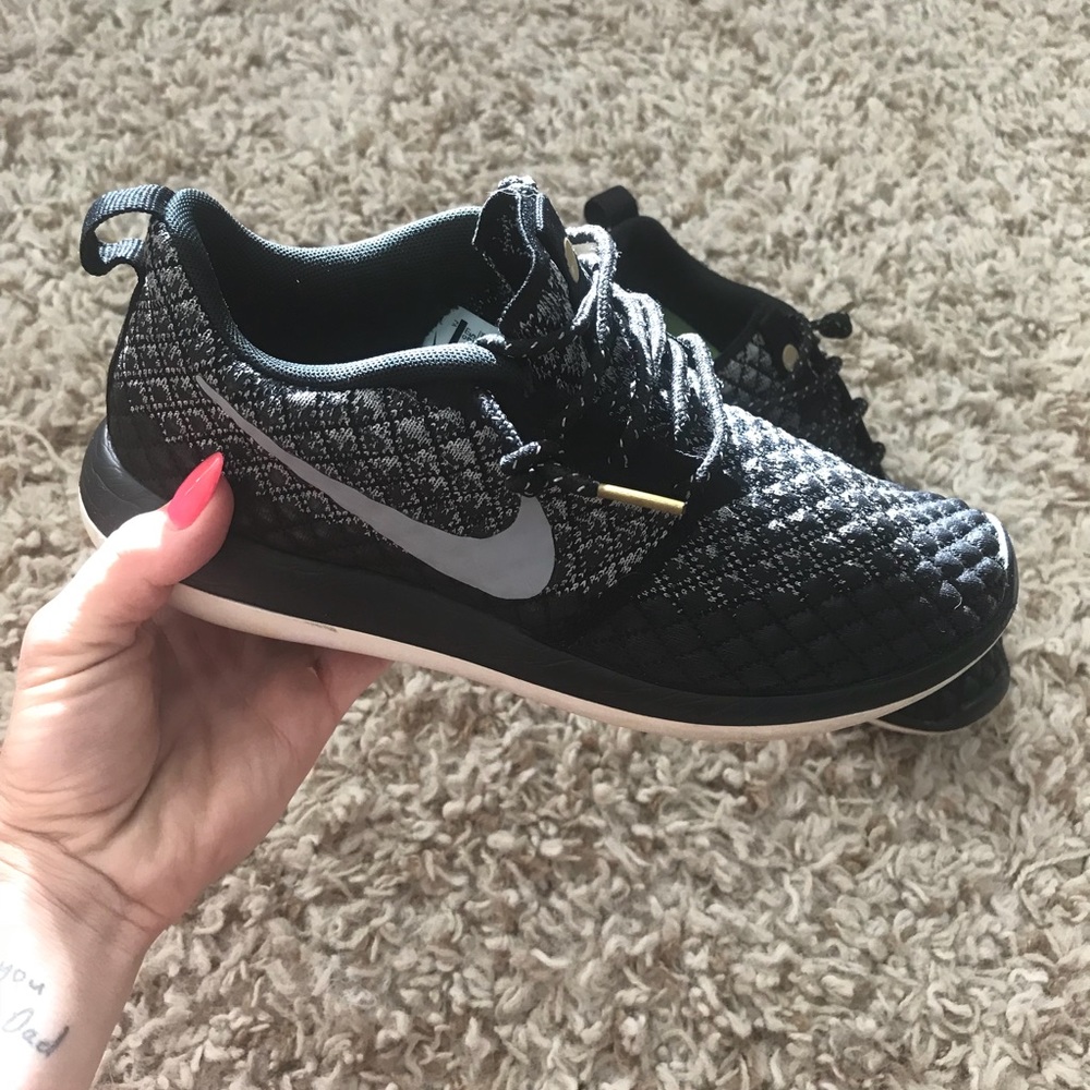 NIKE ROSHE 2 FLYKNIT 365 WOMEN'S GREY/BLACK/WHITE